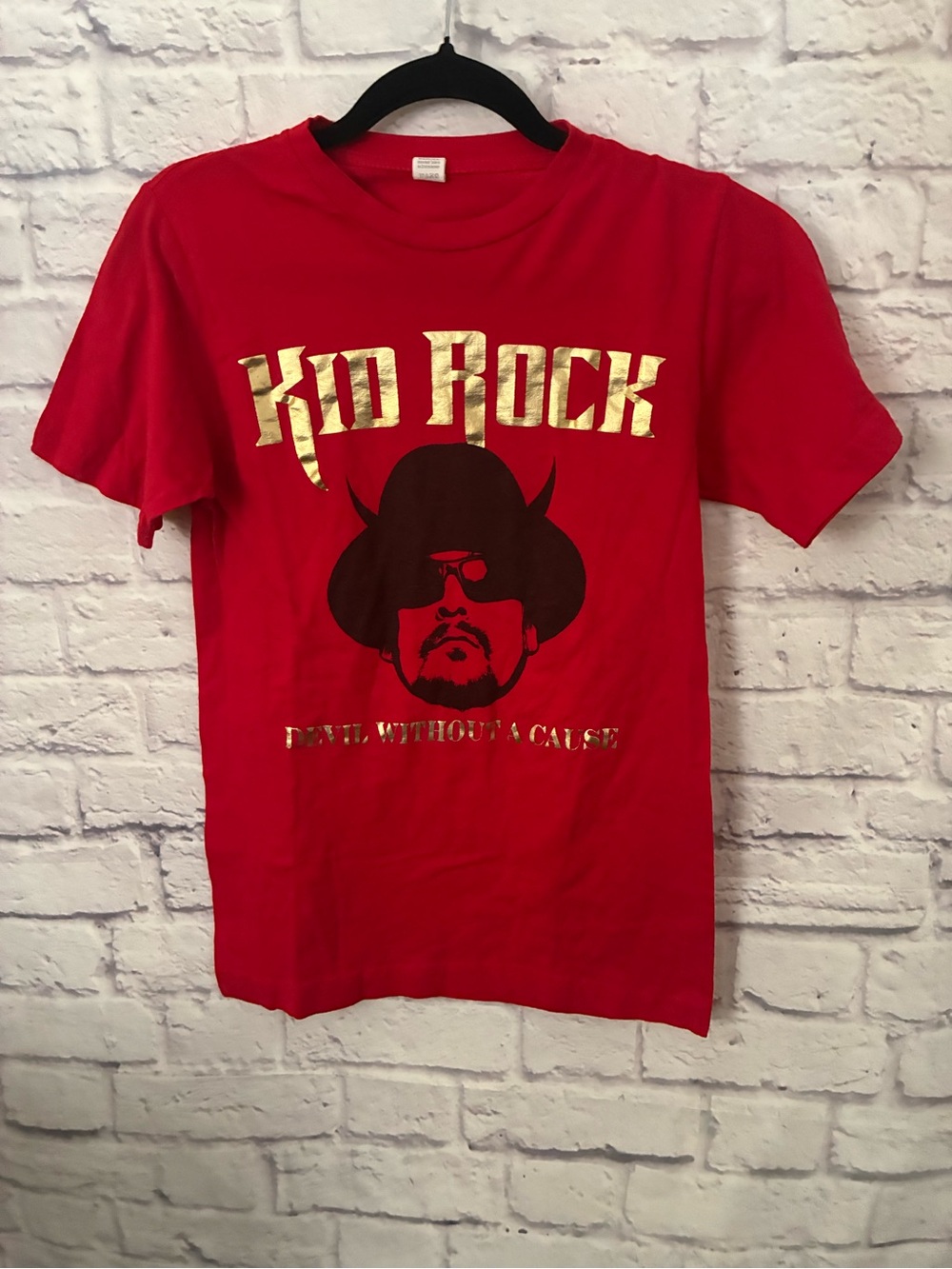 Men’s Kid Rock Red Graphic Band Tee - Gold Print Small
